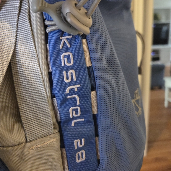 Osprey Kestrel 28 M/L Backpack Hiking Travel Camping Outdoor Blue/Gray - Picture 7 of 16